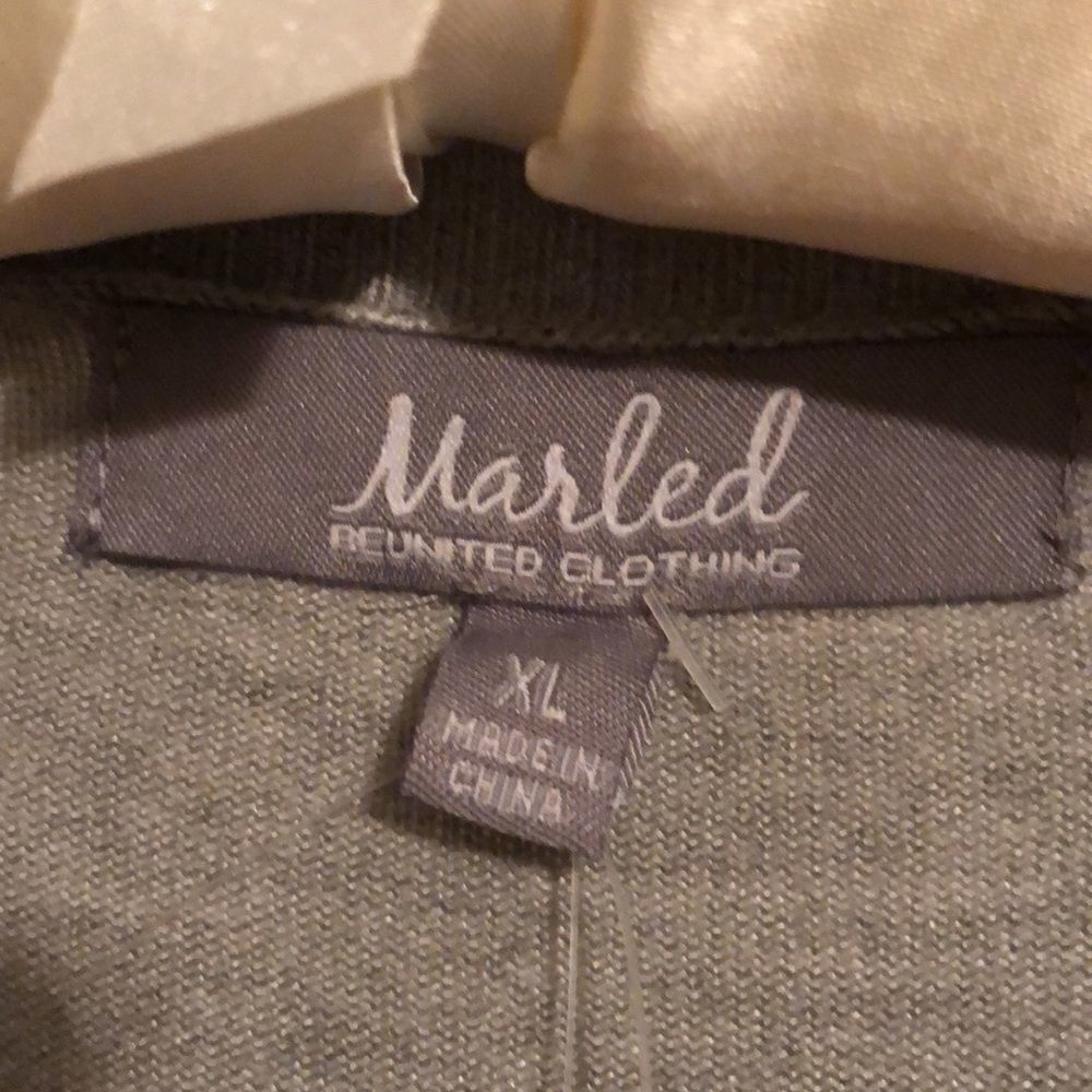 Marled XL Gray with Red Kisses Valentines Sweetheart Crewneck Sweater - Picture 8 of 10